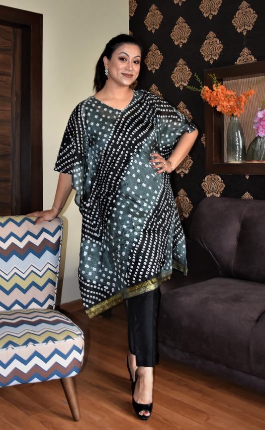 Black Kaftan with Hem Zari Border